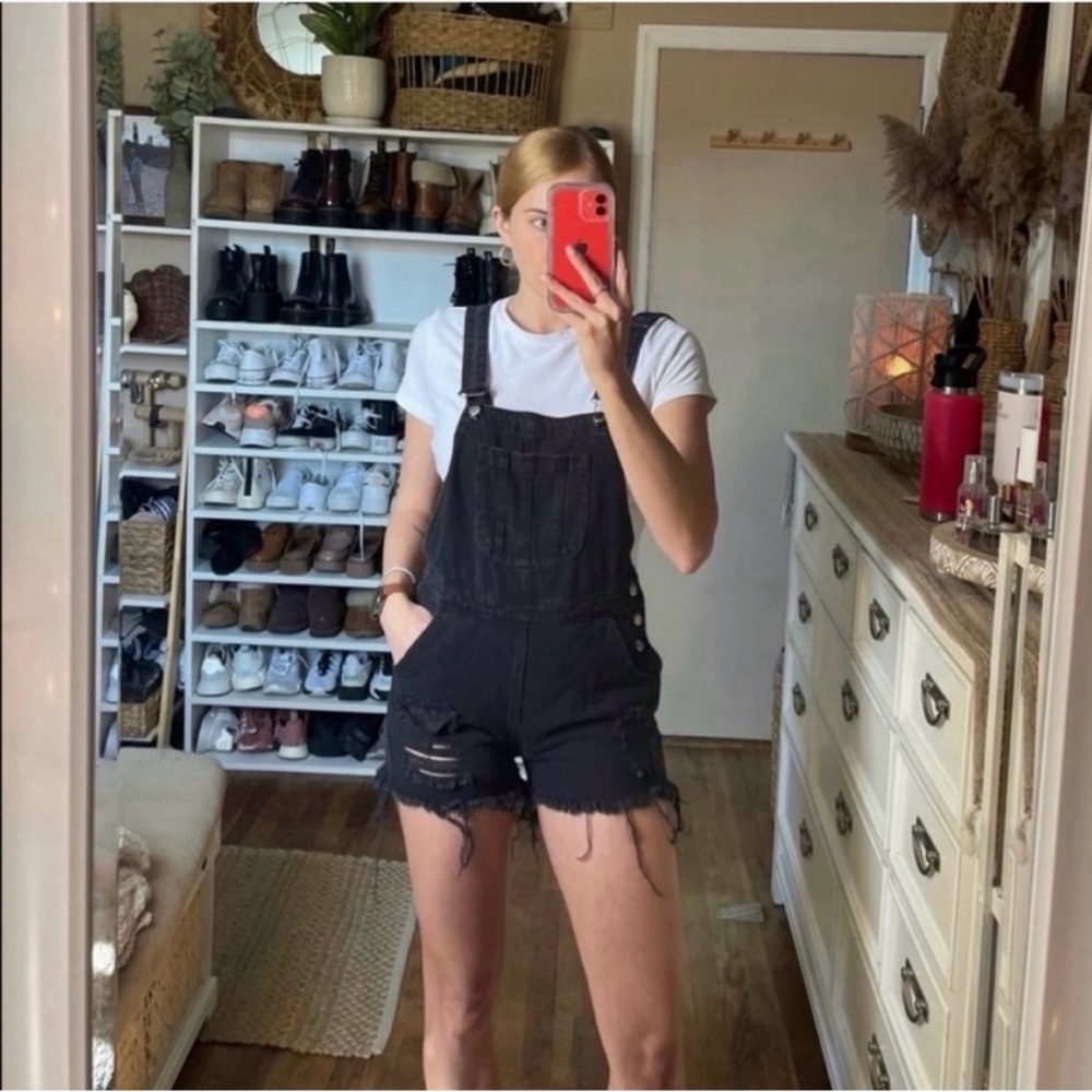 Boohoo black distressed overalls